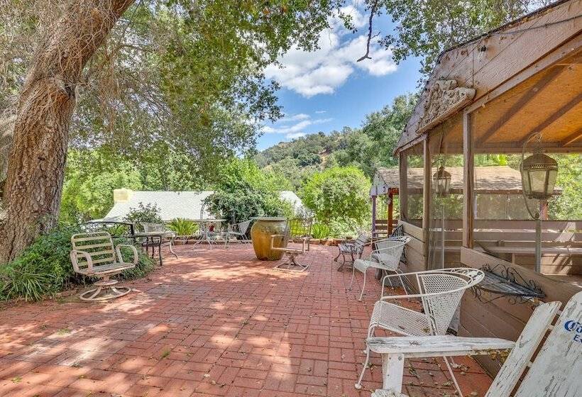 Cozy Escondido Escape Near Hiking & Downtown!