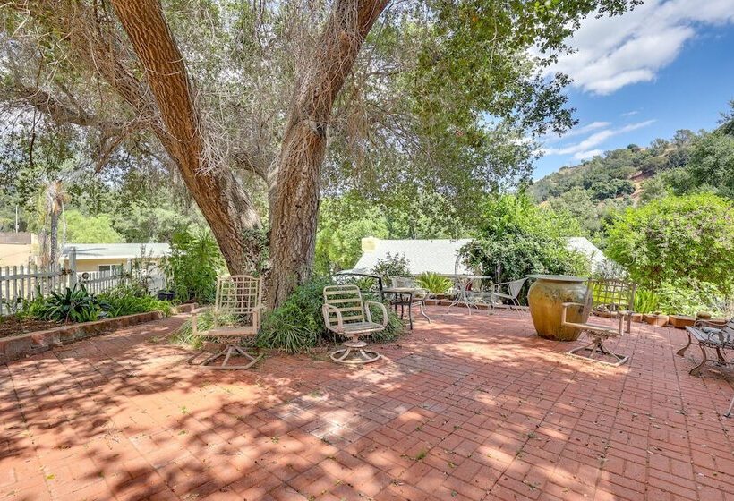 Cozy Escondido Escape Near Hiking & Downtown!