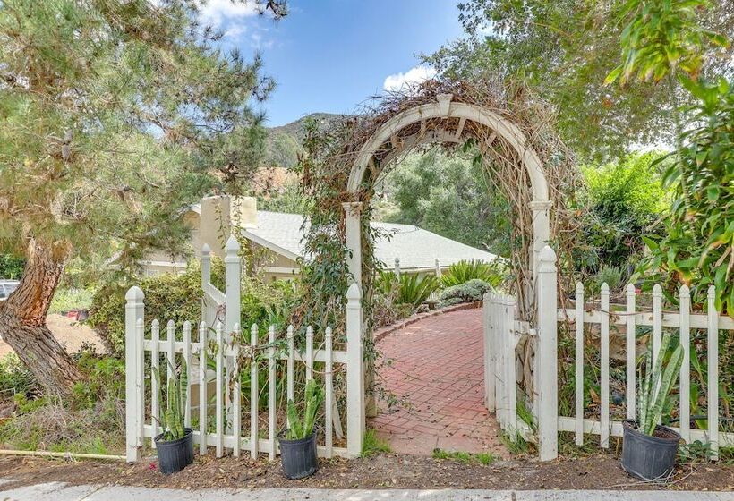 Cozy Escondido Escape Near Hiking & Downtown!