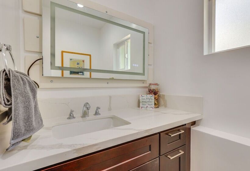 Cozy Escondido Escape Near Hiking & Downtown!