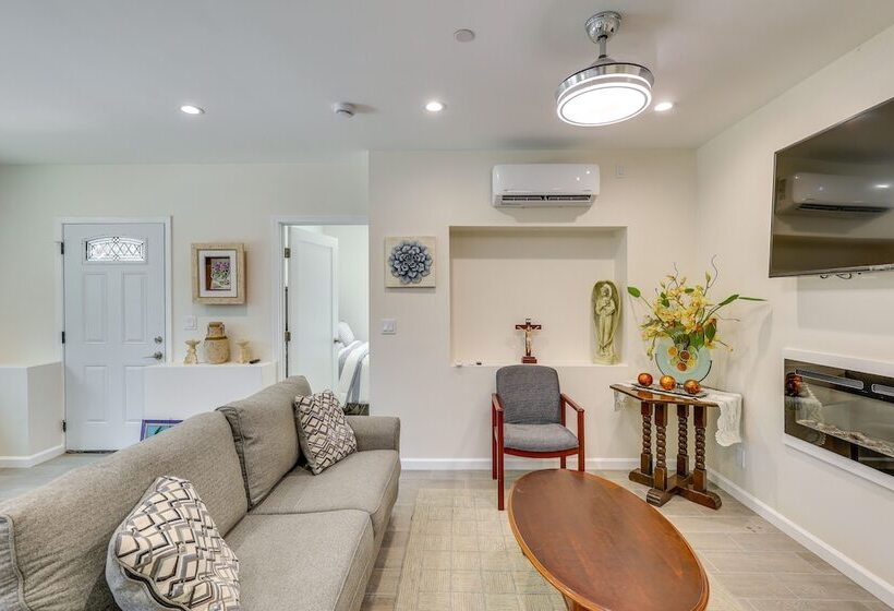 Cozy Escondido Escape Near Hiking & Downtown!