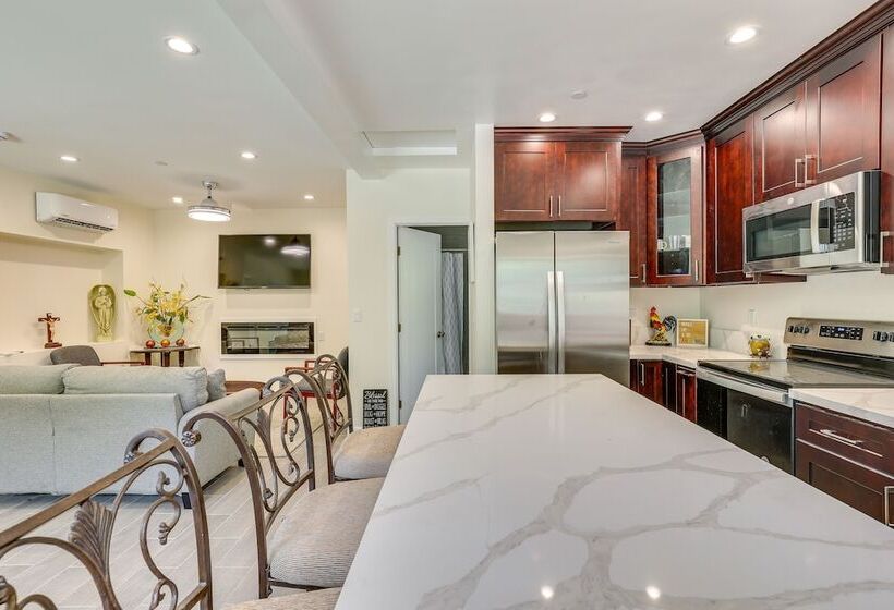 Cozy Escondido Escape Near Hiking & Downtown!