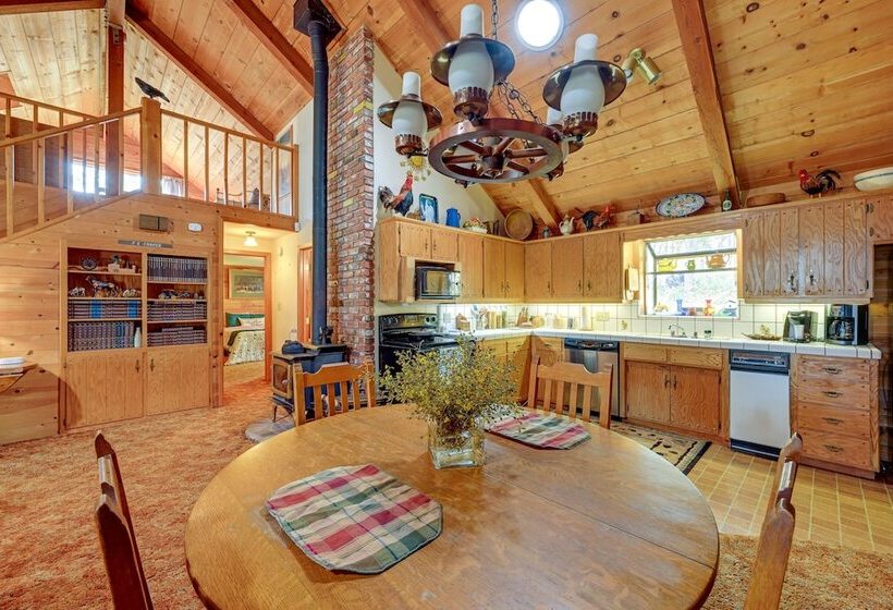 Countryside Views: Family Friendly Badger Cabin