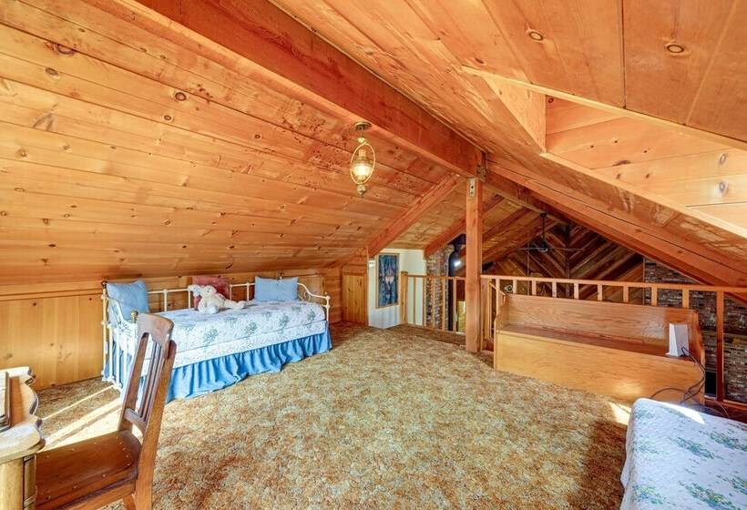 Countryside Views: Family Friendly Badger Cabin