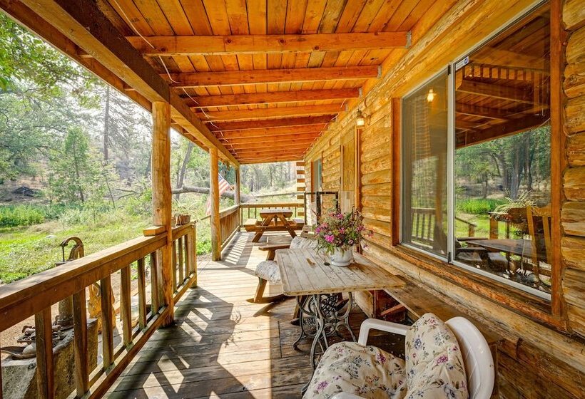 Countryside Views: Family Friendly Badger Cabin