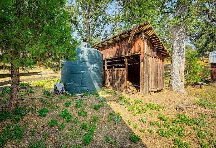 Countryside Views: Family Friendly Badger Cabin
