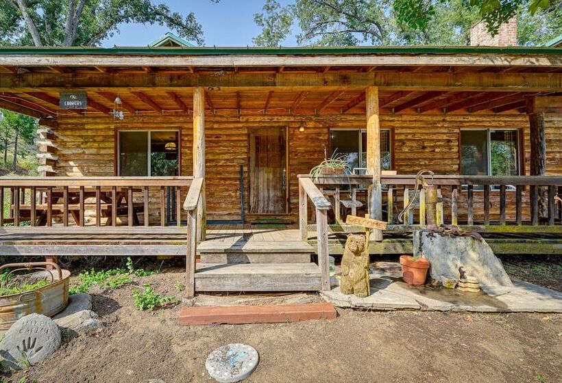 Countryside Views: Family Friendly Badger Cabin