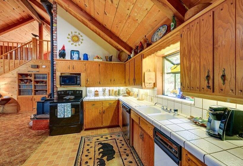 Countryside Views: Family Friendly Badger Cabin