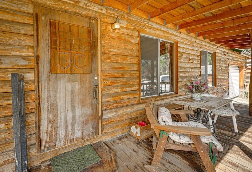 Countryside Views: Family Friendly Badger Cabin