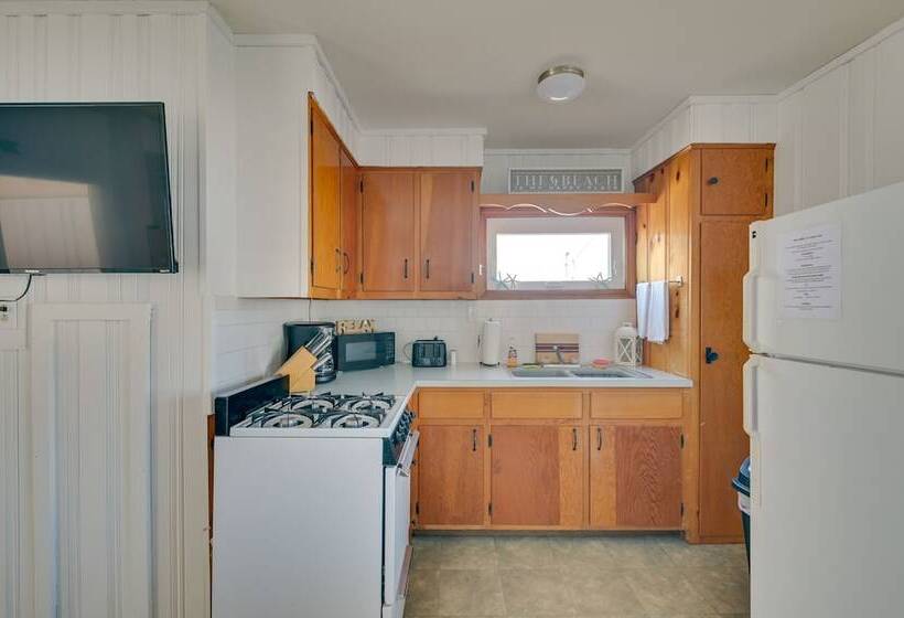 Cozy Hampton Vacation Rental, Walk To Beach!