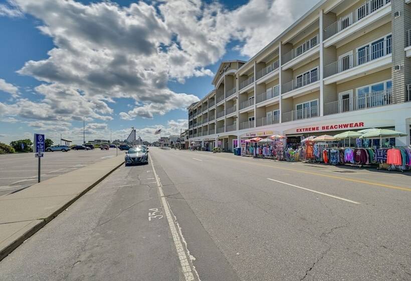 Cozy Hampton Vacation Rental, Walk To Beach!