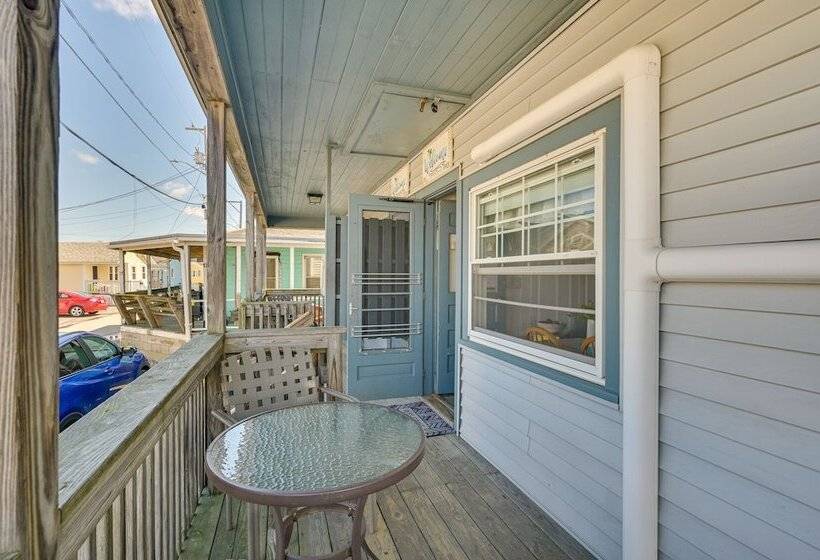 Cozy Hampton Vacation Rental, Walk To Beach!