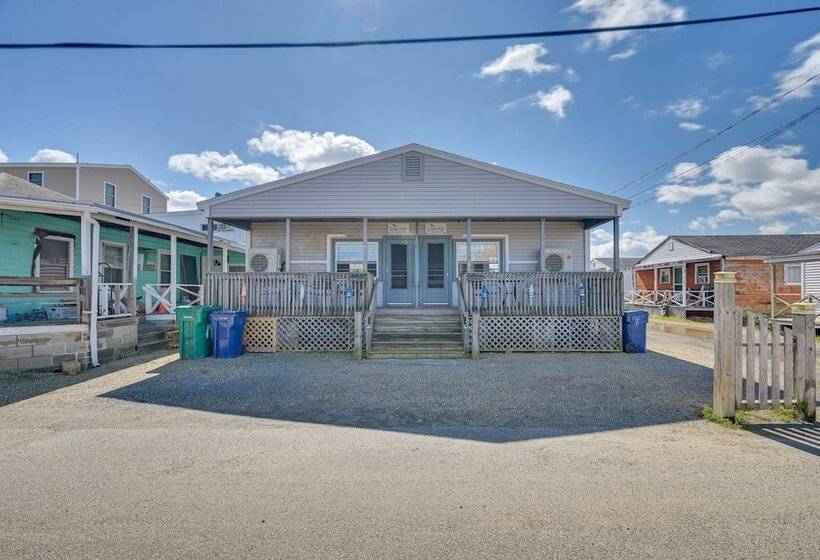 Cozy Hampton Vacation Rental, Walk To Beach!