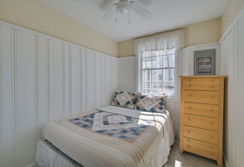 Cozy Hampton Vacation Rental, Walk To Beach!