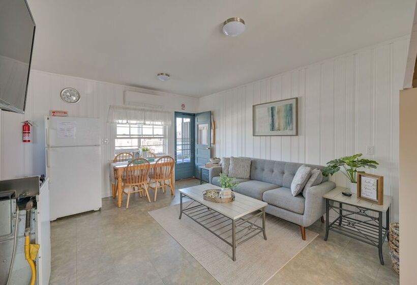Cozy Hampton Vacation Rental, Walk To Beach!