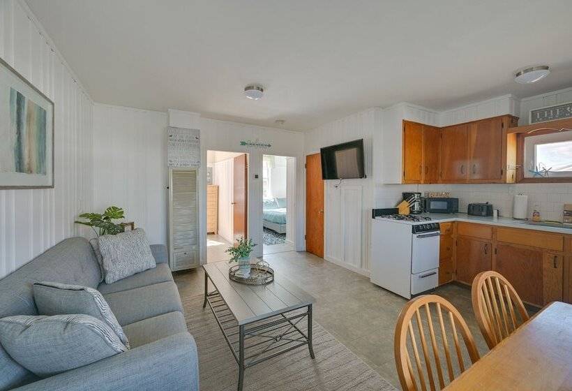 Cozy Hampton Vacation Rental, Walk To Beach!