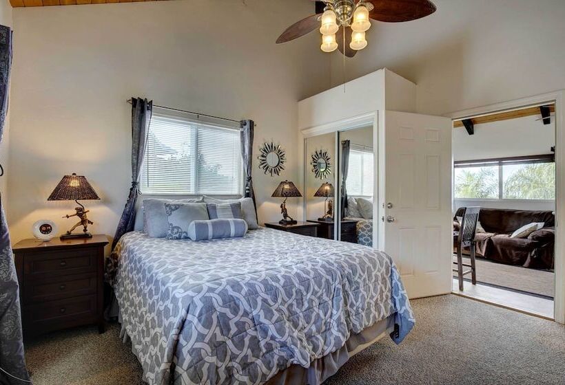 Cozy Kona Coast Apt W/ Lanai ~ 8 Miles To Beach!