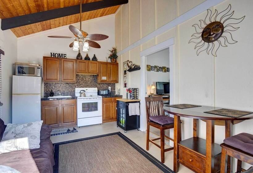 Cozy Kona Coast Apt W/ Lanai ~ 8 Miles To Beach!