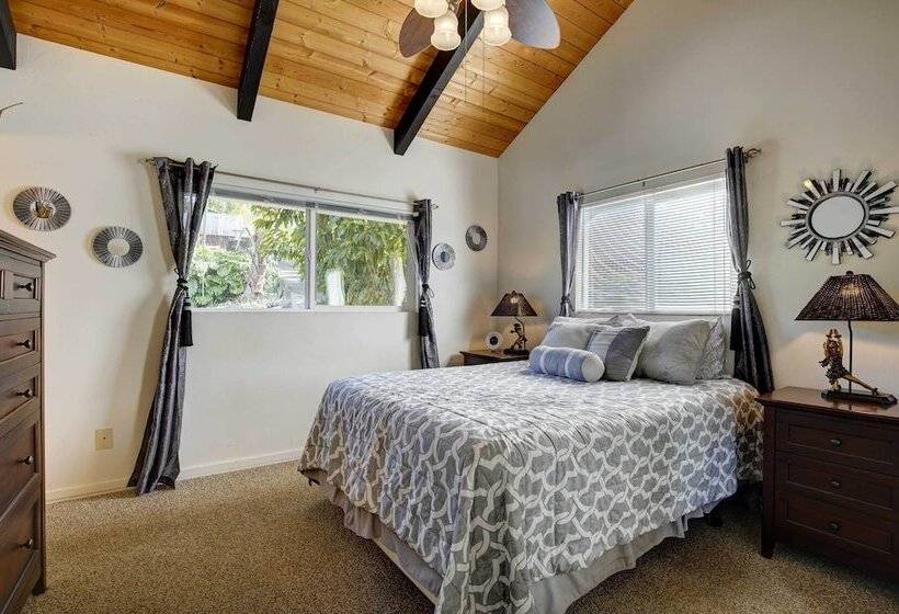 Cozy Kona Coast Apt W/ Lanai ~ 8 Miles To Beach!