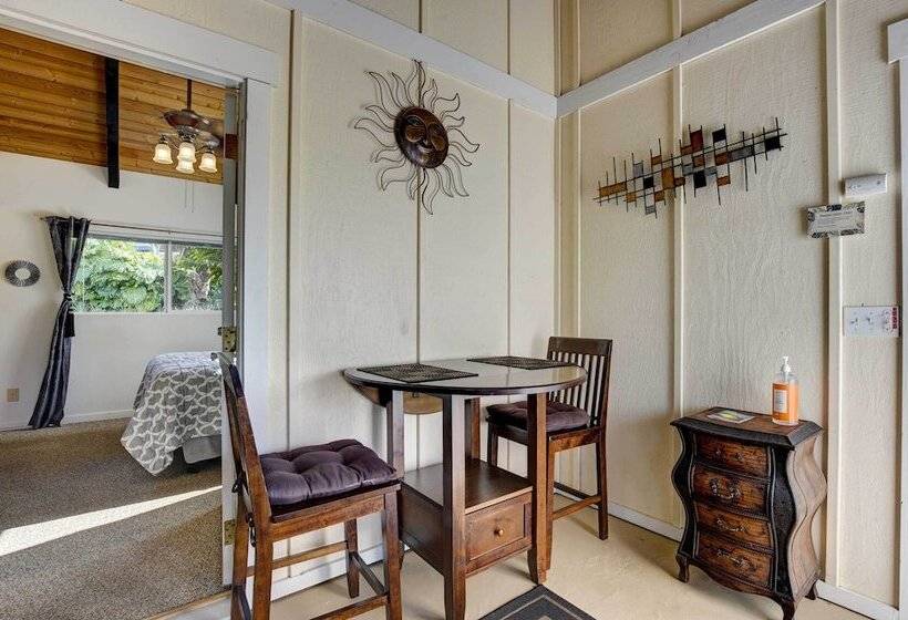 Cozy Kona Coast Apt W/ Lanai ~ 8 Miles To Beach!