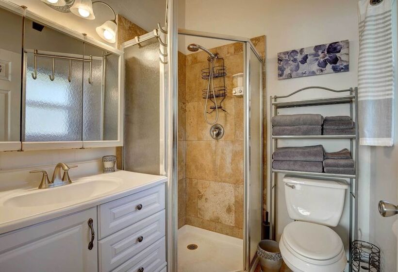 Cozy Kona Coast Apt W/ Lanai ~ 8 Miles To Beach!