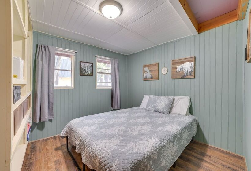Cozy Otsego Lake Cabin: < 1 Mi To Sandy Beach!