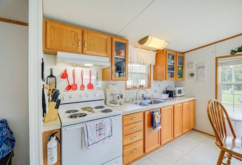 Creekfront Max Meadows Mobile Home With Deck!