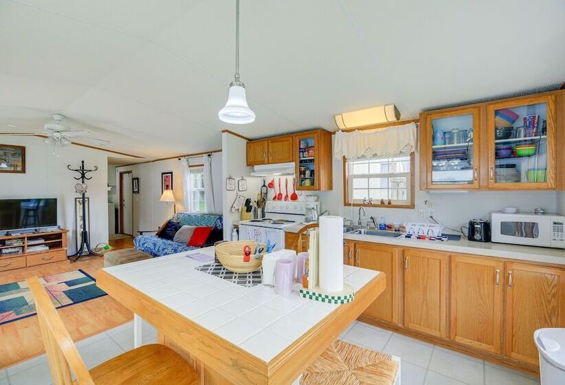 Creekfront Max Meadows Mobile Home With Deck!