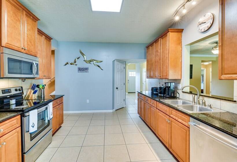 Crestview Vacation Rental: Day Trip To Destin!