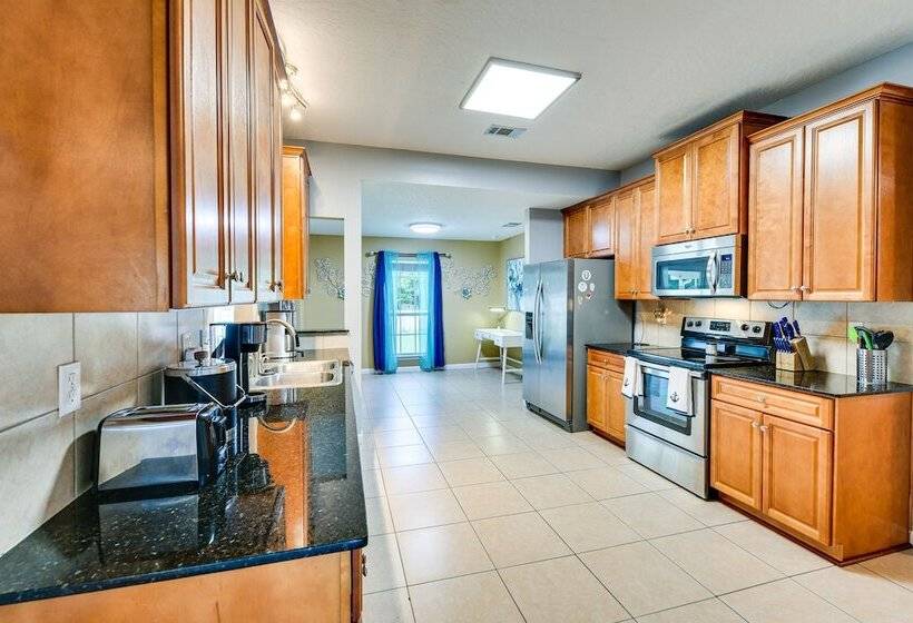 Crestview Vacation Rental: Day Trip To Destin!