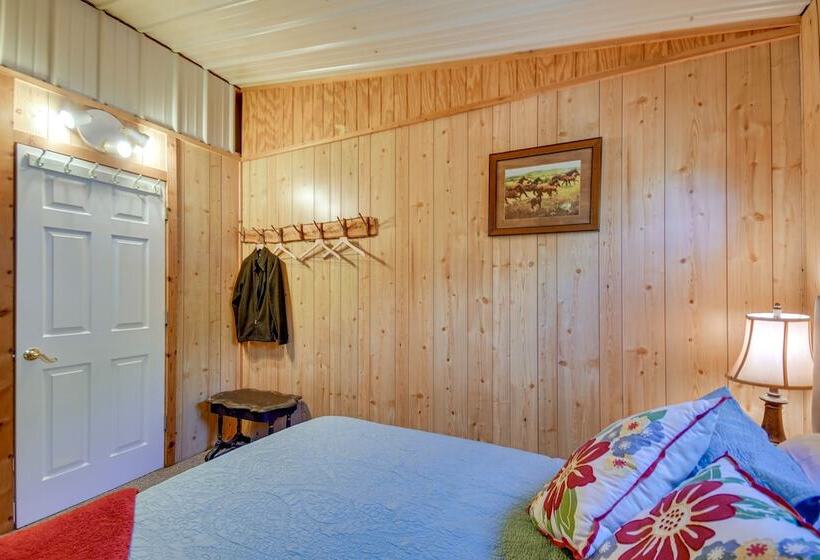 Stargaze, Hike & Kayak: Cabin Near Copper Breaks!