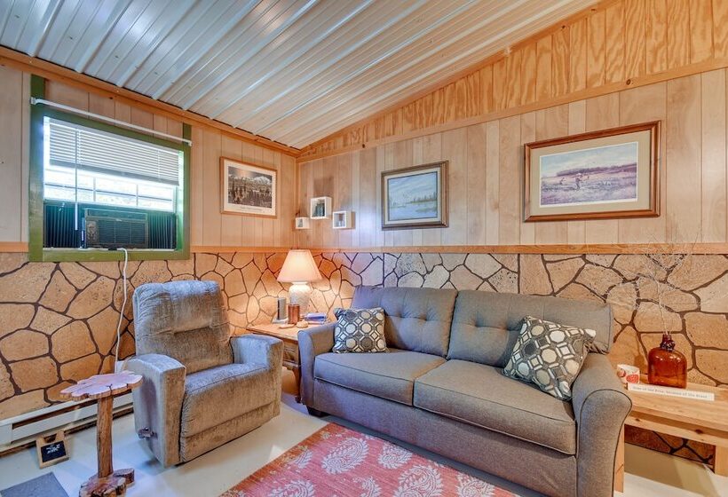 Stargaze, Hike & Kayak: Cabin Near Copper Breaks!