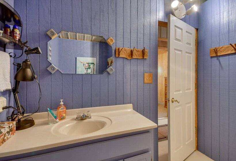 Stargaze, Hike & Kayak: Cabin Near Copper Breaks!