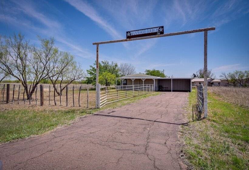 Stargaze, Hike & Kayak: Cabin Near Copper Breaks!