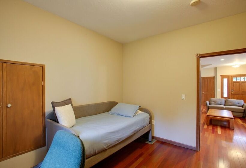 Downtown Coeur Dalene Home Rental: Walk To Beach!