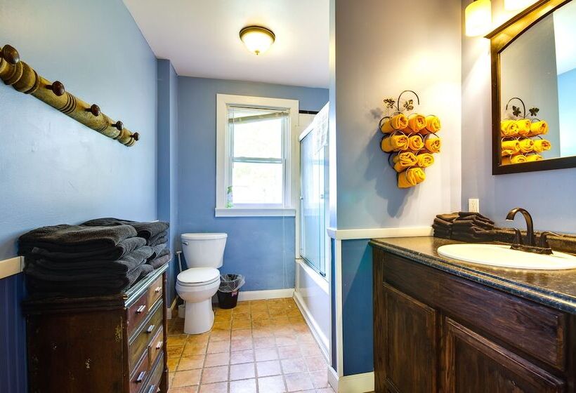 Downtown Hermann Vacation Home Near Wineries!