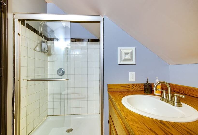 Downtown Hermann Vacation Home Near Wineries!