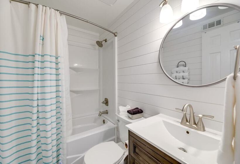Emerald Isle Vacation Rental, Walk To Beach!