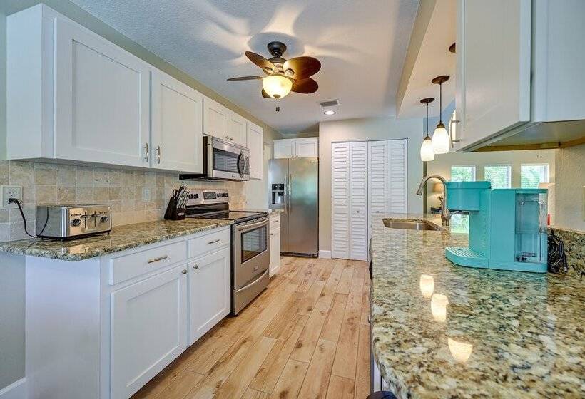 Englewood Oasis W/ Screened Lanai + Outdoor Pool!