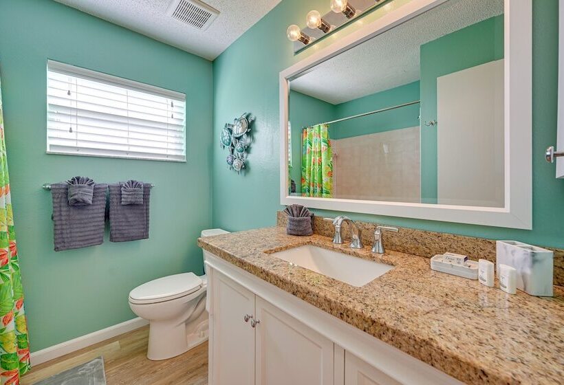 Englewood Oasis W/ Screened Lanai + Outdoor Pool!