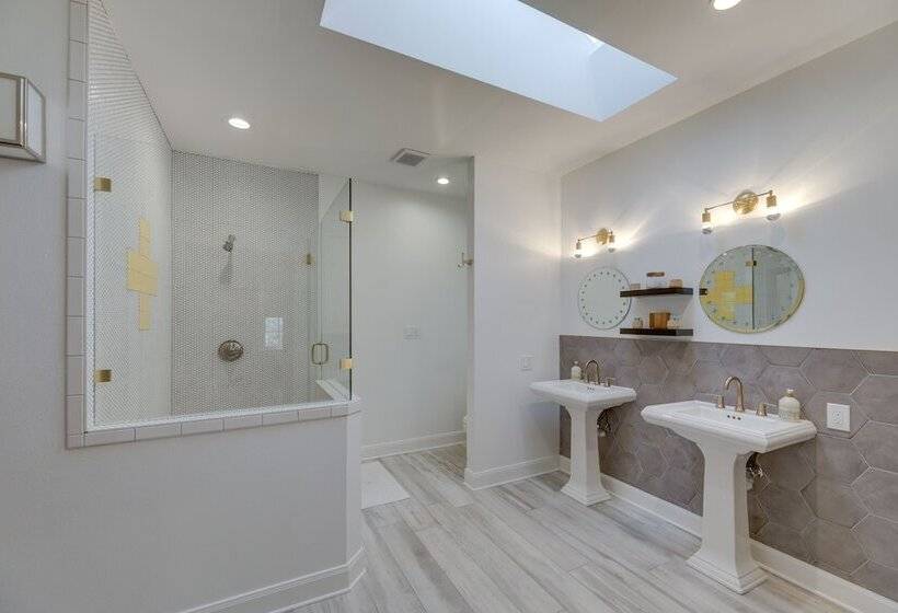 Family Friendly Austin House W/ Screened Porch!