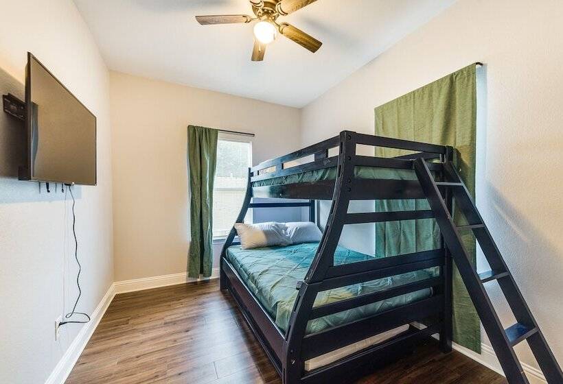 Texas Family Home W/ Hot Tub: 1 Mi To Lake Whitney