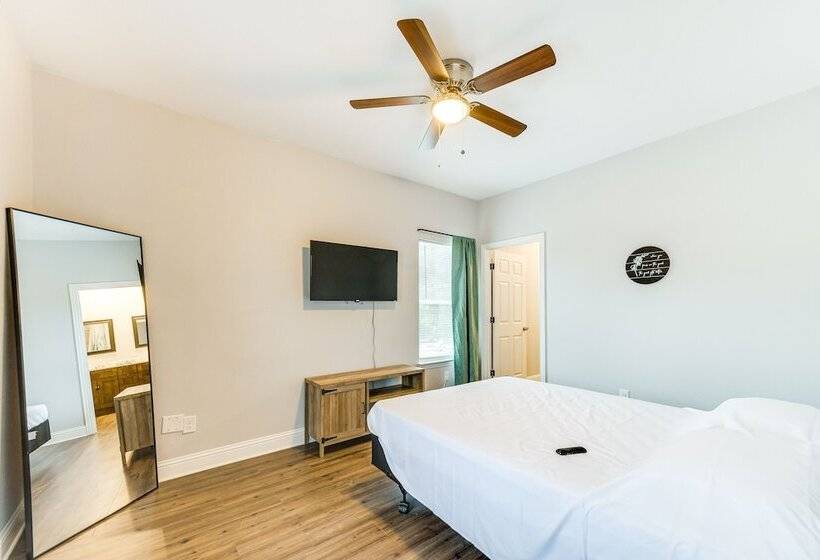 Texas Family Home W/ Hot Tub: 1 Mi To Lake Whitney