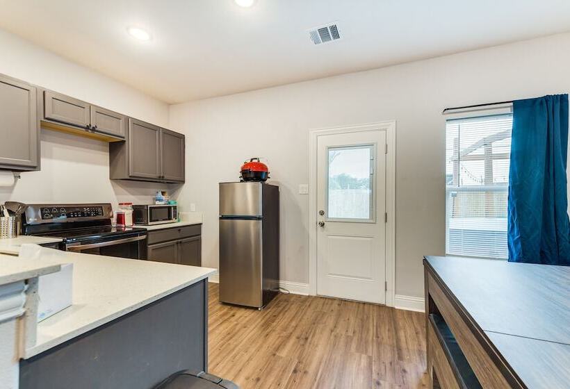 Texas Family Home W/ Hot Tub: 1 Mi To Lake Whitney