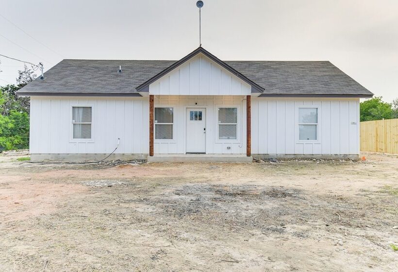 Texas Family Home W/ Hot Tub: 1 Mi To Lake Whitney