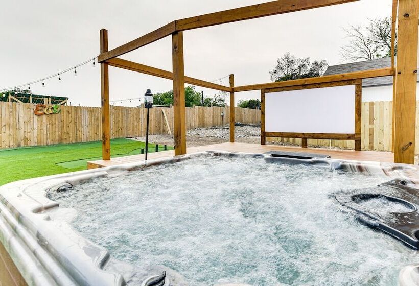 Texas Family Home W/ Hot Tub: 1 Mi To Lake Whitney