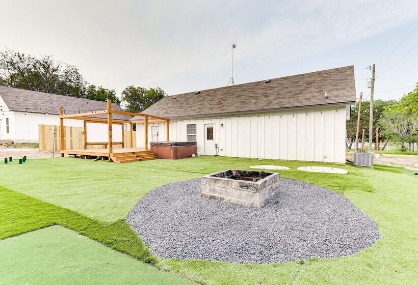 Texas Family Home W/ Hot Tub: 1 Mi To Lake Whitney