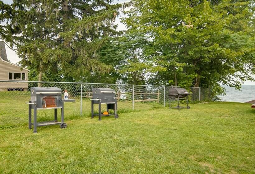 Flamingo Geneva Getaway: Steps To Lake Erie!