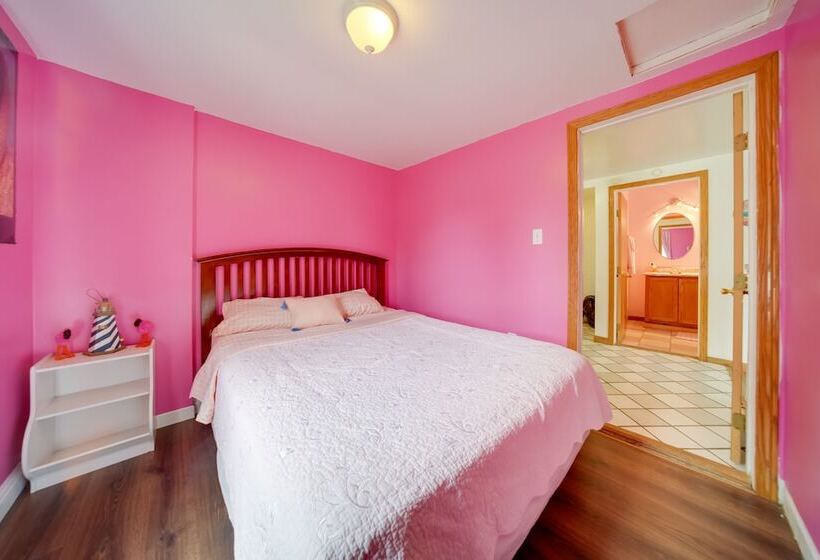 Flamingo Geneva Getaway: Steps To Lake Erie!