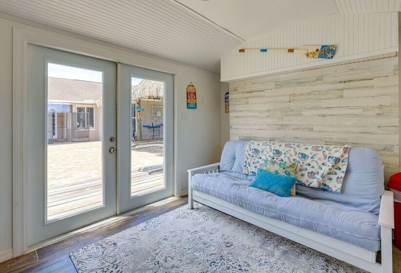 Fort Pierce Escape: Beach Entry Pool, Waterslide!